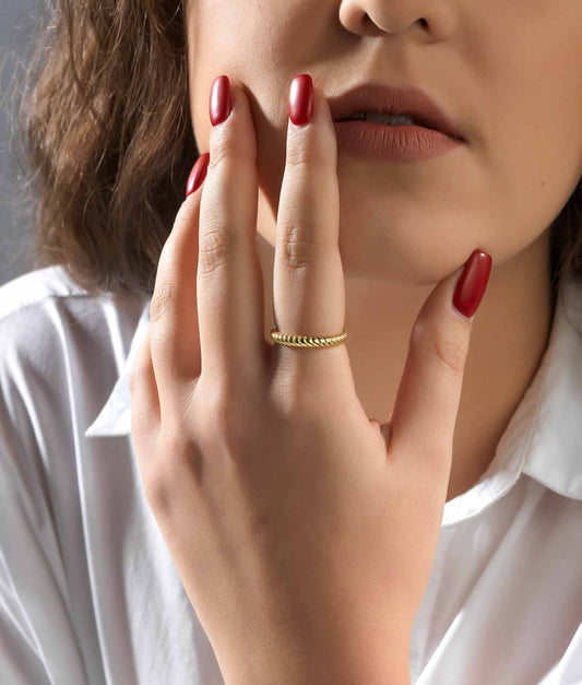 Simple gold twisted ring | Never ending story